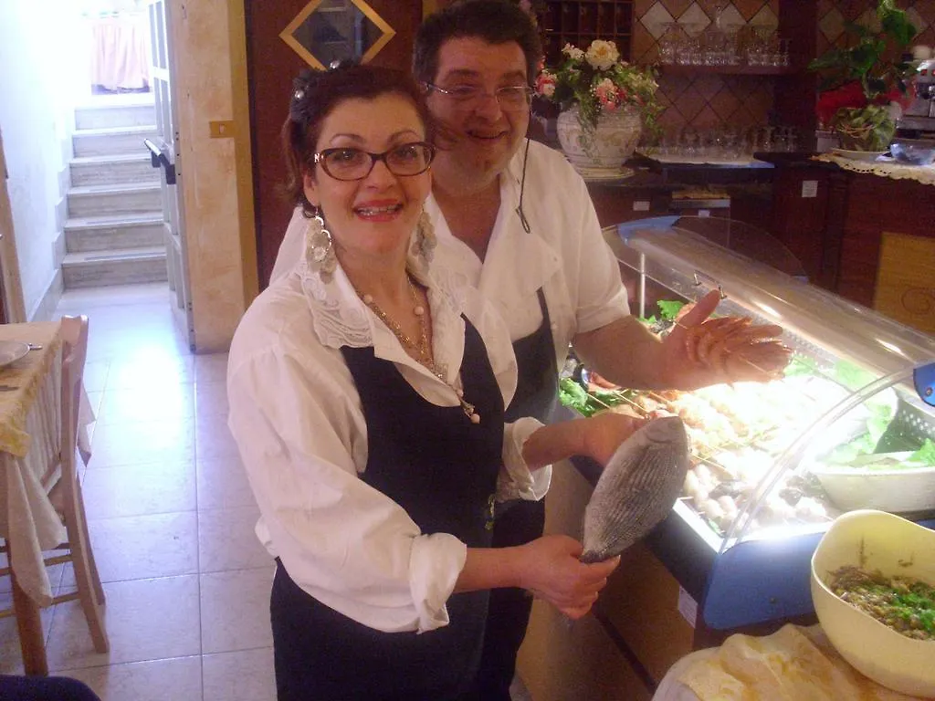 Pensione S. Antonio Ristorante Silvia Furci Siculo Affittacamere